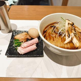 特製秋刀魚と松茸の中華そば黒