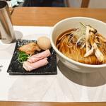 特製秋刀魚と松茸の中華そば黒