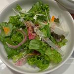 季節の新鮮サラダ