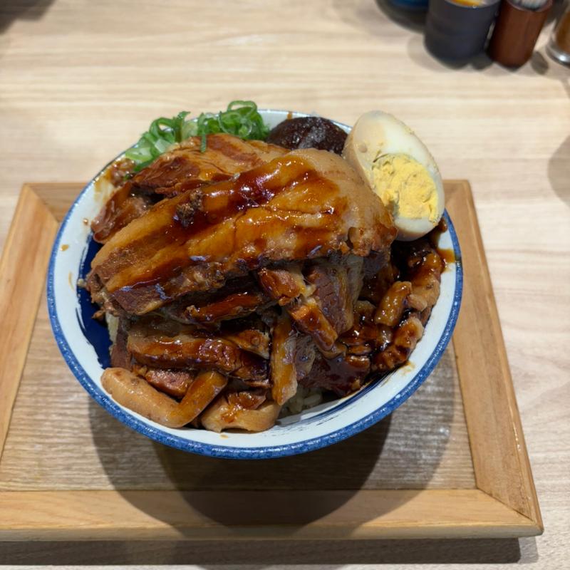 肉盛り！豚バラ大根丼(肉めし岡もと 足立入谷店)