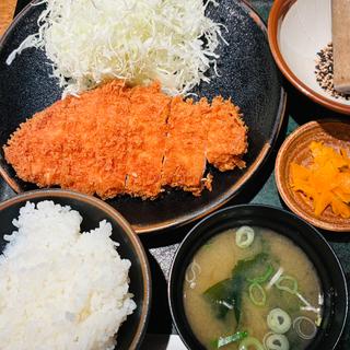 ロースかつ定食(ご飯少なめ)