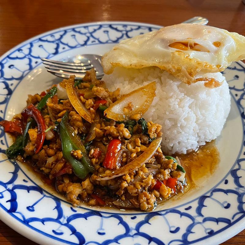 鶏肉のガパオライス(ライカノ)