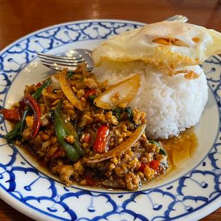 鶏肉のガパオライス