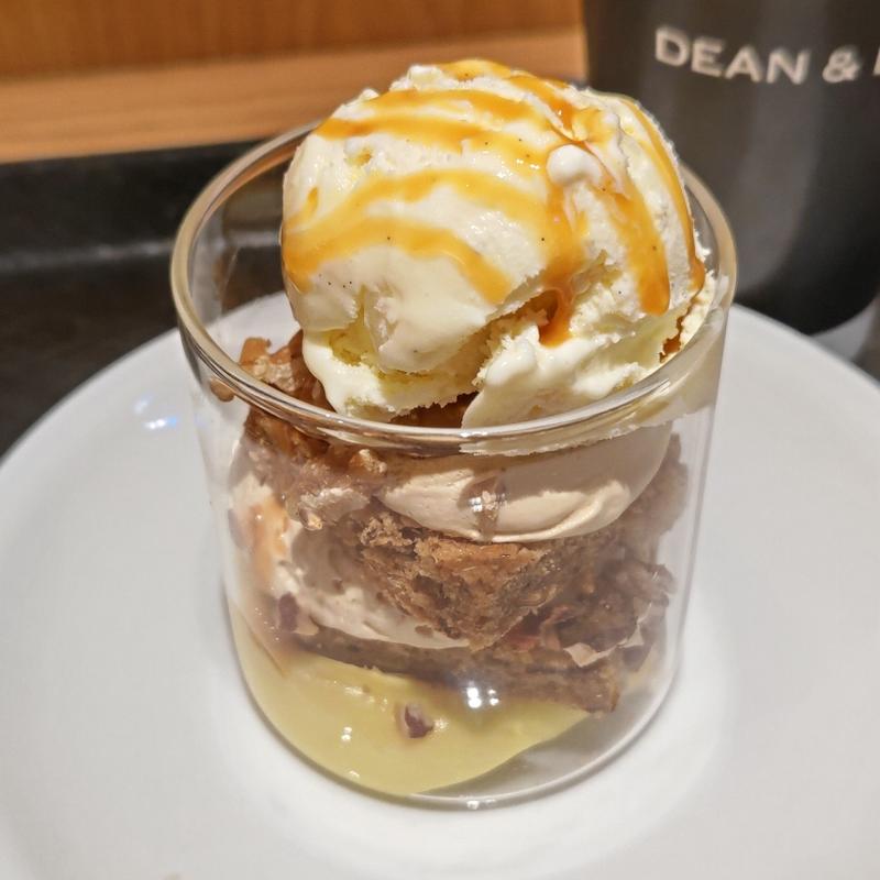 林檎とナッツのキャラメルプティング(DEAN & DELUCA カフェ コレットマーレみなとみらい)