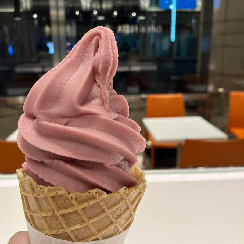 フルーツソフトクリーム グレープ(千疋屋総本店 KITTE丸の内店)