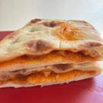 お店で焼いたナンチーズキーマカレー