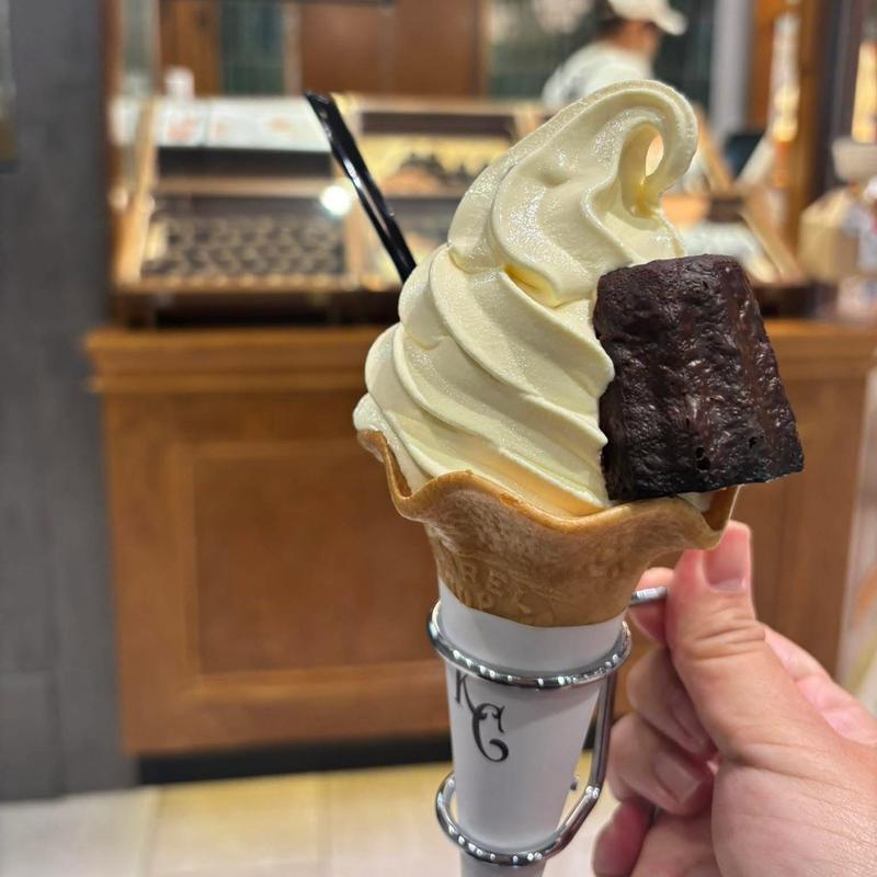 カヌレ＆ソフト バニラ(KURAMAE CANNELÉ エキュート上野店)