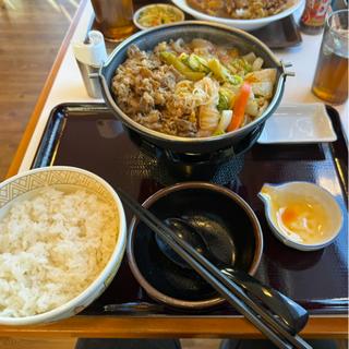 牛・胡麻麻辣湯鍋定食(すき家 盛岡青山店 )