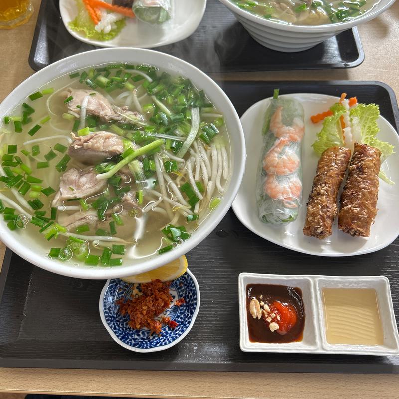 鶏肉のフォーセット(Saigon To Go サイゴン トゥ－ ゴ－)