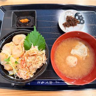 炙りホタテとずわい丼(紋別漁師食堂 （【旧店名】松本商店）)