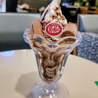 プレミアムパフェ Made with KITKAT(サンマルクカフェ 港南台バーズ店)