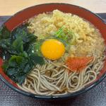 かけそば　生卵(十割そば 二代目長助岡崎美合店)