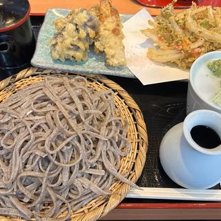 厳選天ぷら3品せいろ大盛り+小海老入りかき揚げ(粗挽きそば 手打ち 日本橋福田雅之)