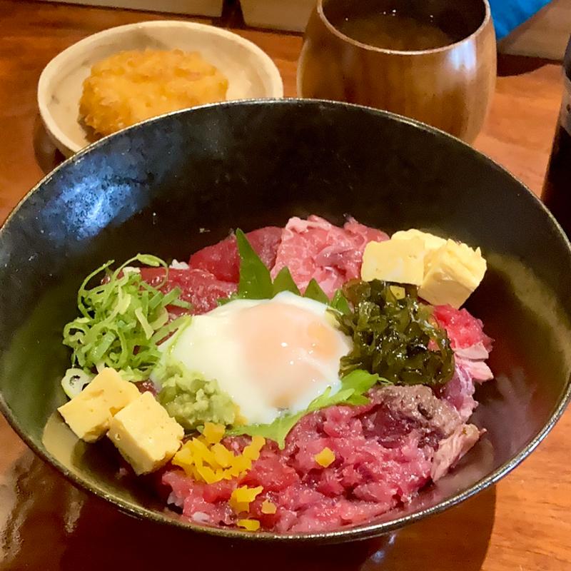 天然本マグロ丼［クリームコロッケ付き］(Bar SMOKY)