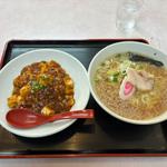 麻婆丼とラーメン