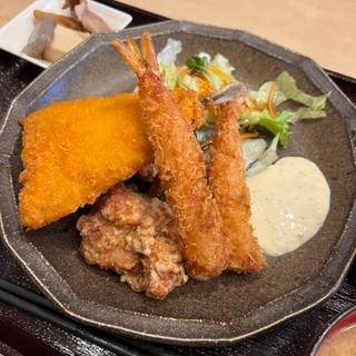 ミックスフライ定食