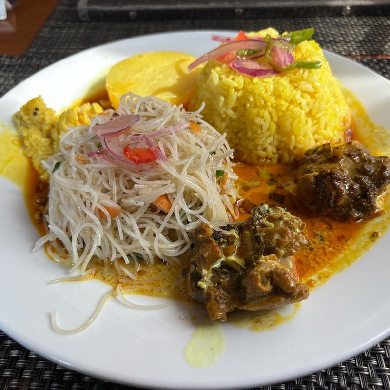 ライス&ヌードルカレー(オスアシリ アーユルヴェーダ ダイニング サロン （OSUASIRI AYURVEDA DINING SALON）)