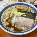 ワンタン麺(中)