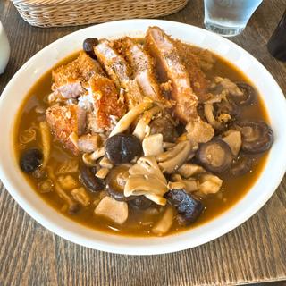 きのことロースカツカレー(クチーナ シラカワ)