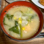 鮭とほうれん草の味噌汁