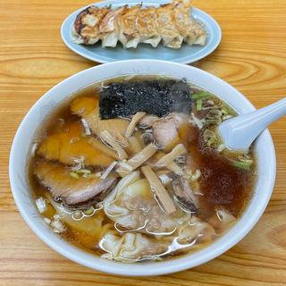 チャーシューメンにワンタントッピングと餃子(東洋一)