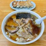 チャーシューメンにワンタントッピングと餃子