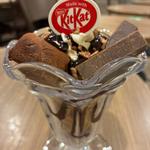    【期間限定】プレミアムパフェ Made with KITKAT(サンマルクカフェ 札幌ル・トロワ店)