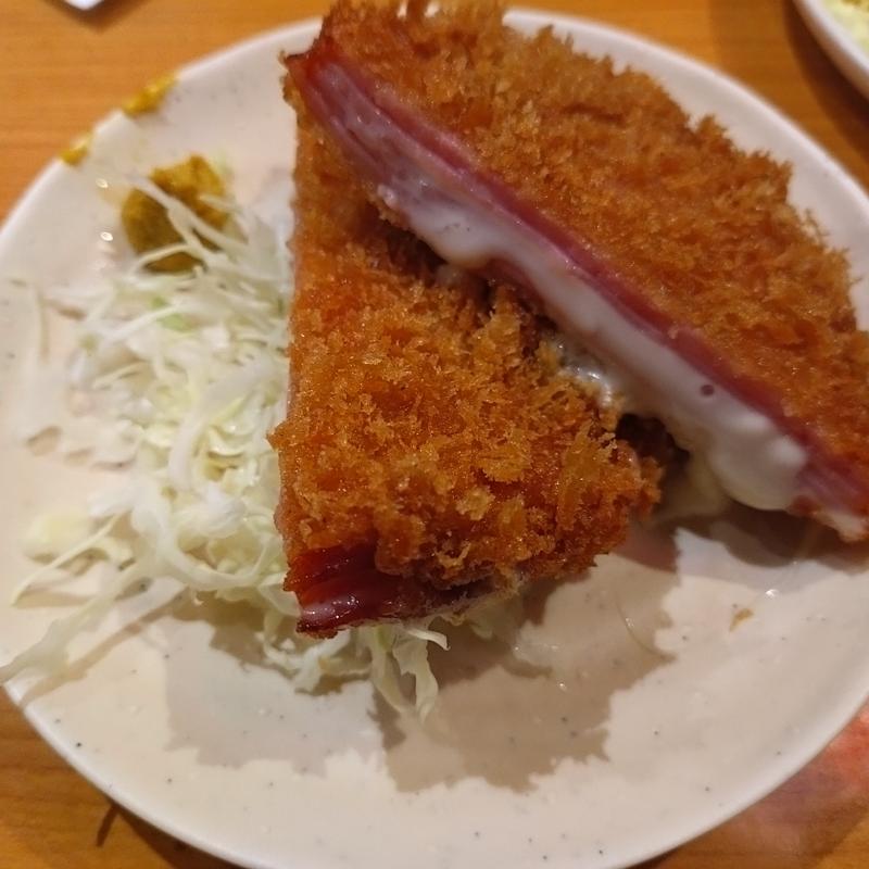 特製ハムカツ チーズ入り(立飲みカドクラ)