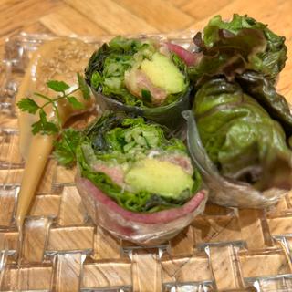 ネギトロとアボカドの生春巻(餃子といえば芭莉龍（バリロン）)