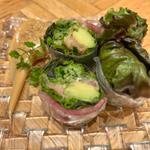 ネギトロとアボカドの生春巻(餃子といえば芭莉龍（バリロン）)