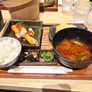 銀シャケいくら定食 出汁巻き付き