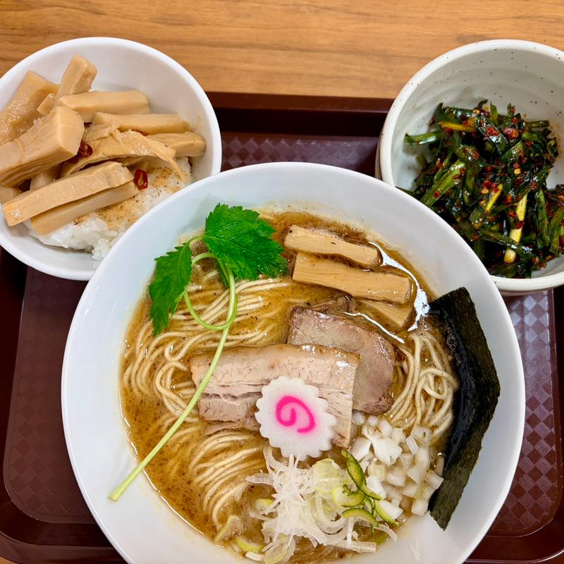 ラーメン中盛り＋メンマ丼＋ニラキムチ(串焼き 与兵)