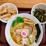 ラーメン中盛り＋メンマ丼＋ニラキムチ(串焼き 与兵)