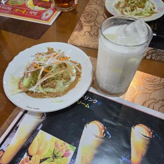 サラダ&ラッシー(インド料理スーリヤ)