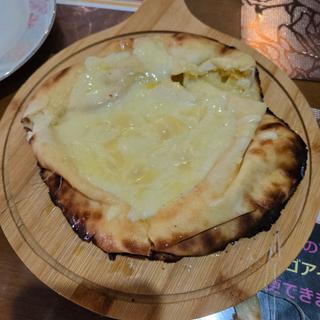チーズナン(インド料理スーリヤ)