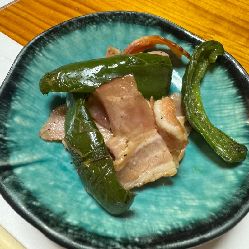 お通し(ベーコンとピーマンの炒め物)(ふくふく )
