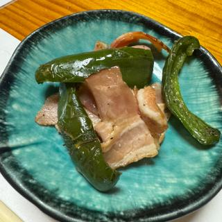 お通し(ベーコンとピーマンの炒め物)(ふくふく )