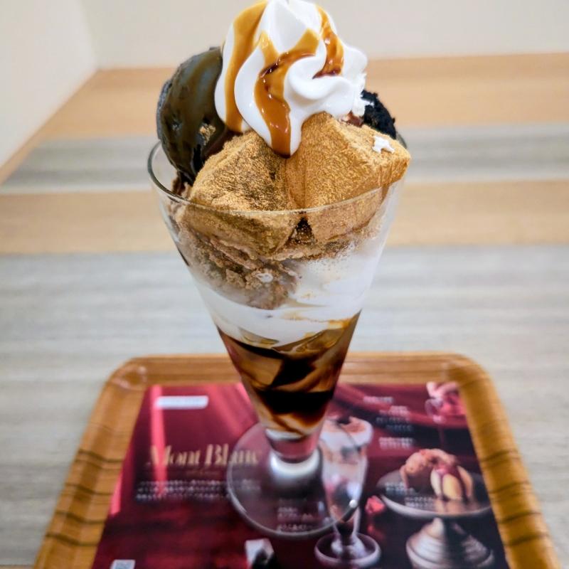 黒胡麻わらび餅パフェ(nana’s green tea ウィング上大岡店)