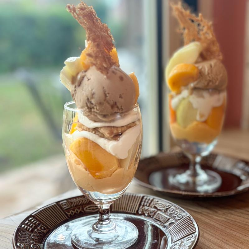 季節のデザート　洋なしと柿のパフェ(カフェドミーミ（Café de mimi）)