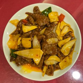 牛肉とエリンギの唐辛子炒め(京華樓)