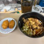 ゲソ天そば　いなり2コ