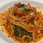 豚ラグーとほうれん草のトマトソースパスタ