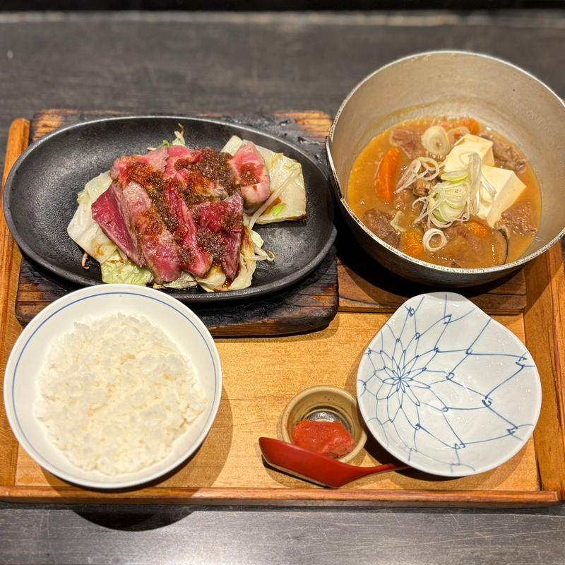 黒毛和牛ステーキともつ煮込み定食(もつ福 丸の内)