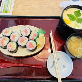 ランチ名物ジャンボ茶碗蒸し・ねぎとろ巻(北海道生まれ和食処とんでん 習志野店)
