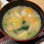 肉野菜塩こうじ炒め定食、たっぷり野菜の麦みそ汁(大戸屋ごはん処 川崎銀柳街店)