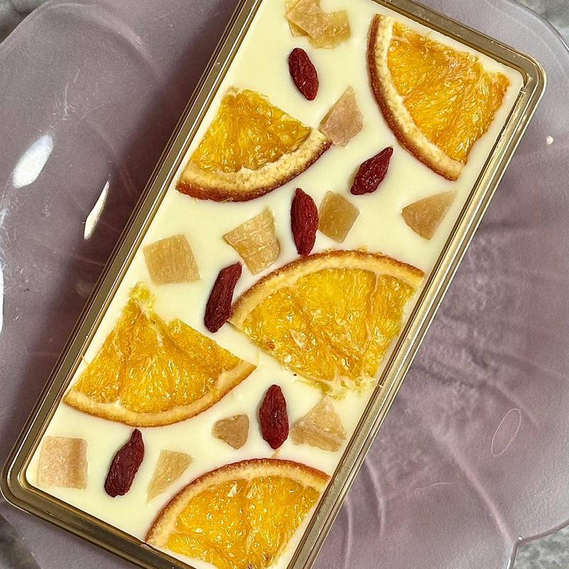 岡山県産白桃と瀬戸内産オレンジのホワイトチョコレート(ヒルゼンミルキー(株))