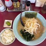 味噌もやしラーメン　半々ライス(ニューラーメンハウス)