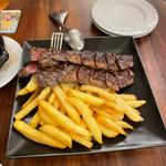 ステーキ・フリット サーロインステーキペッパーソース、ベルギー産フライドポテト付き(ベルジアンビア・カフェ アントワープ セントラル （Belgian Beer CafeAntwerp Central）)