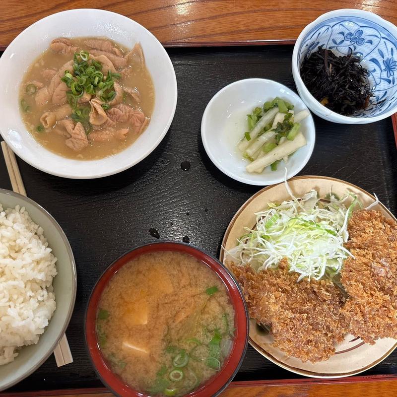 もつ煮ヒレカツ定食(飯野屋)