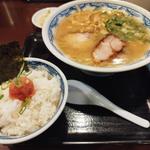 ラーメンと明太子ライス（小）(博多麺房赤のれん 西麻布本店)